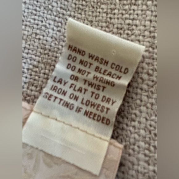 Daytrip Sandy Beige Short Sleeve Crocheted Lace Back Top. Size Small - Picture 11 of 13